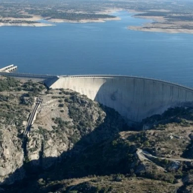 Almendra Dam